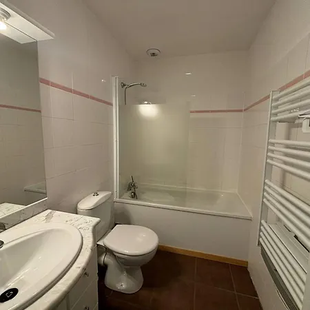 3 Pieces Au Calme Avec Parking - Fr-1-593-120 Apartman